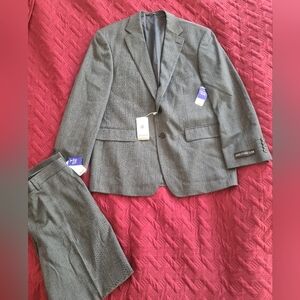 Men's Gray Suit Jacket and Pants